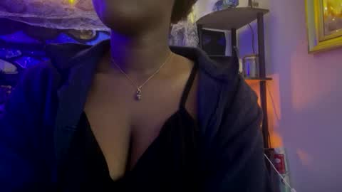 Snapshot of blackprincessstacy chatting on May 27, 10:29 pm ask mme later online show from May 27, 10:29 pm