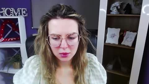 Z O E Y online show from January 7, 5:32 am