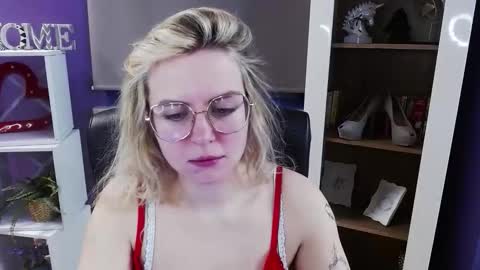 Z O E Y online show from March 2, 5:30 am