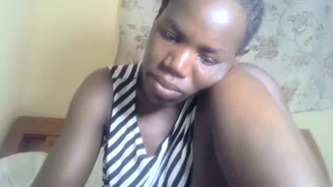 Snapshot of blacksexygal chatting on February 15, 7:28 pm SARAH online show from February 15, 7:28 pm