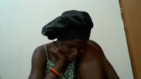 Snapshot of blacksexygal chatting on October 20, 7:31 am SARAH online show from October 20, 7:31 am