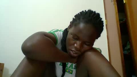 Snapshot of blacksexygal chatting on October 22, 3:18 am SARAH online show from October 22, 3:18 am