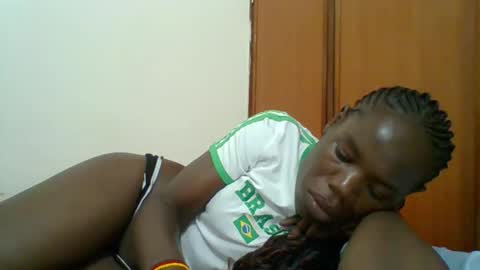 Snapshot of blacksexygal chatting on October 22, 7:13 pm SARAH online show from October 22, 7:13 pm