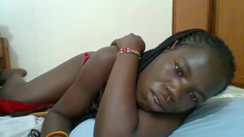 Snapshot of blacksexygal chatting on October 29, 9:38 pm SARAH online show from October 29, 9:38 pm