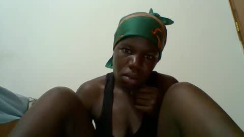 Snapshot of blacksexygal chatting on October 31, 12:22 am SARAH online show from October 31, 12:22 am