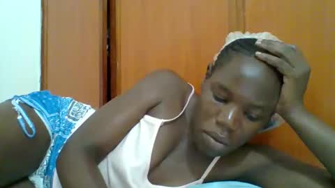 Snapshot of blacksexygal chatting on November 5, 7:41 am SARAH online show from November 5, 7:41 am