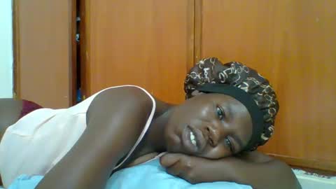 Snapshot of blacksexygal chatting on November 5, 7:47 pm SARAH online show from November 5, 7:47 pm