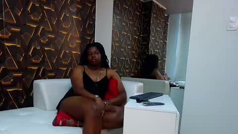 Snapshot of blackvelvet013 chatting on December 15, 1:04 pm blackvelvet013 online show from December 15, 1:04 pm