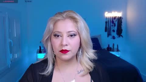 Snapshot of blackwidowj chatting on November 10, 9:19 am Johana S online show from November 10, 9:19 am