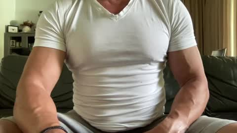 Snapshot of blacky290 chatting on August 5, 7:33 am blacky290 online show from August 5, 7:33 am
