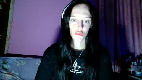 Snapshot of blacky_berry chatting on July 9, 2:15 am Ivy online show from July 9, 2:15 am