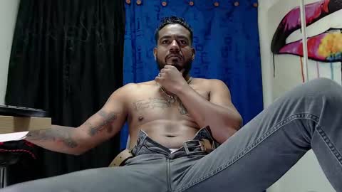 Snapshot of blade_foxx chatting on March 4, 12:33 pm Richard online show from March 4, 12:33 pm