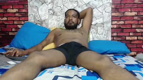 Snapshot of blade_foxx chatting on February 19, 5:25 am Richard online show from February 19, 5:25 am