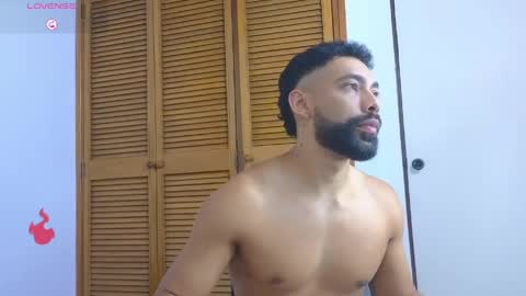 blade_miller_ online show from June 3, 2:33 pm