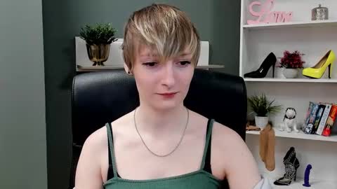 Snapshot of blair_erotic chatting on September 17, 6:48 am Blair online show from September 17, 6:48 am
