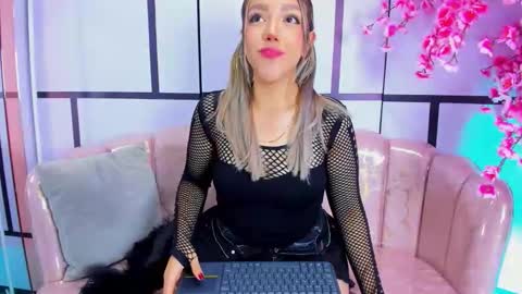 blairjones_ online show from September 17, 12:29 pm