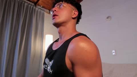 Snapshot of blake_levi chatting on December 19, 12:13 am Blake Levi Independent Model online show from December 19, 12:13 am