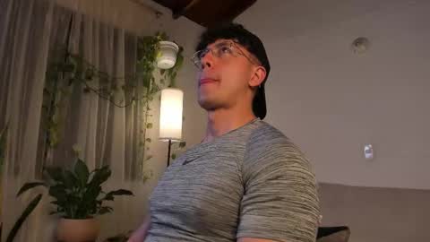 Snapshot of blake_levi chatting on February 8, 12:14 am Blake Levi Independent Model online show from February 8, 12:14 am