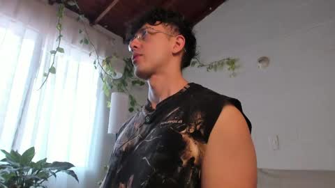 Snapshot of blake_levi chatting on April 30, 4:35 pm Blake Levi Independent Model online show from April 30, 4:35 pm