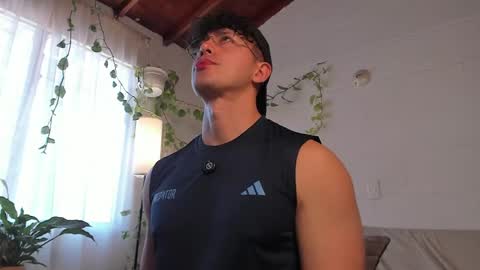 Snapshot of blake_levi chatting on May 31, 2:57 pm Blake Levi Independent Model online show from May 31, 2:57 pm