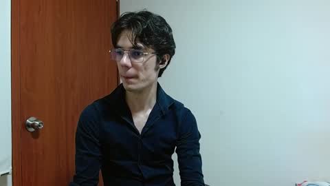 Snapshot of blakeshatter chatting on December 12, 1:43 am blakeshatter online show from December 12, 1:43 am