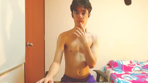 Snapshot of blakeshatter chatting on January 30, 7:59 pm blakeshatter online show from January 30, 7:59 pm