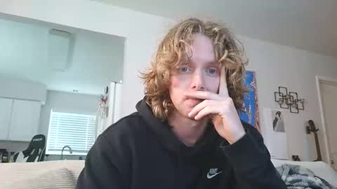 Snapshot of blaze_thickwood chatting on February 14, 9:11 pm Blaze Thickwood online show from February 14, 9:11 pm