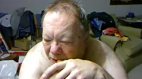 Snapshot of blemon32 chatting on February 4, 12:33 pm Bob online show from February 4, 12:33 pm