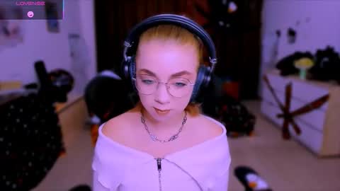 Nicole online show from October 22, 11:54 am