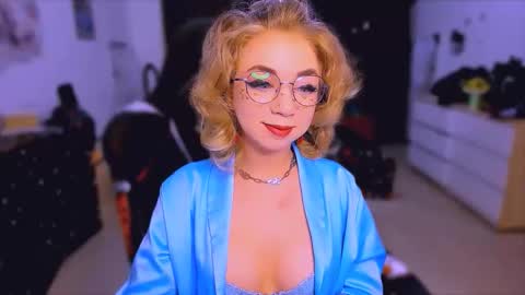 Nicole online show from October 31, 4:35 am