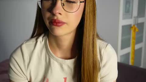  LiLy online show from November 7, 3:34 pm