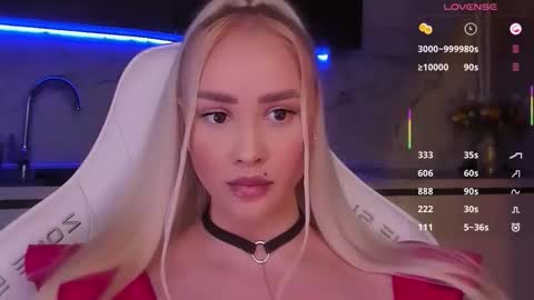 Snapshot of blond_diamond chatting on February 12, 2:39 am Lana online show from February 12, 2:39 am