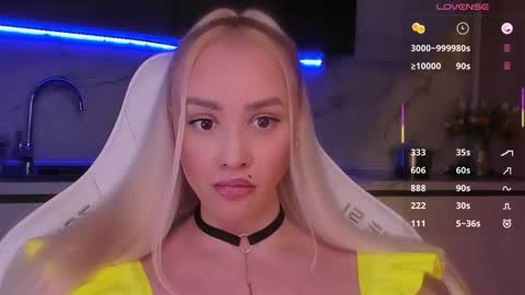 Snapshot of blond_diamond chatting on February 14, 3:36 am Lana online show from February 14, 3:36 am