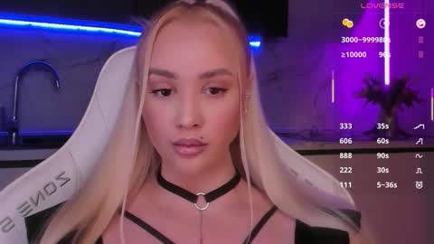 Snapshot of blond_diamond chatting on February 15, 1:46 am Lana online show from February 15, 1:46 am