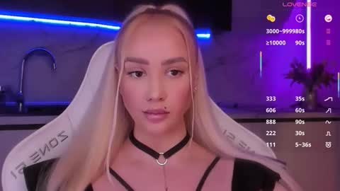 Snapshot of blond_diamond chatting on February 16, 1:13 am Lana online show from February 16, 1:13 am