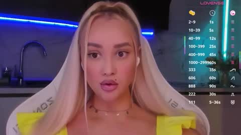 Snapshot of blond_diamond chatting on June 8, 7:31 am Lana online show from June 8, 7:31 am