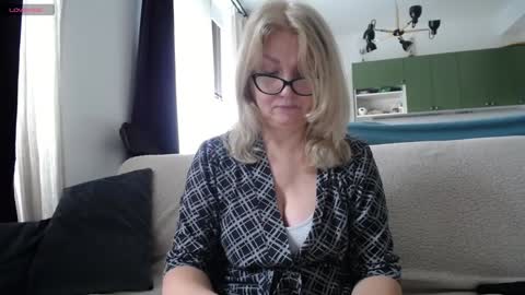 Snapshot of blond_woman chatting on January 27, 11:22 am Karina online show from January 27, 11:22 am