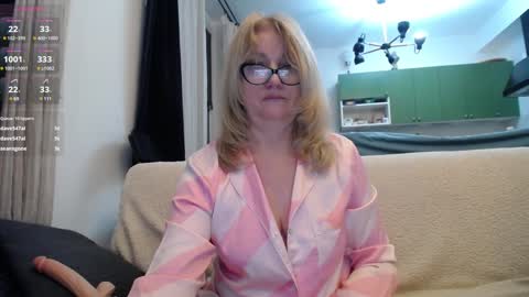 Snapshot of blond_woman chatting on January 27, 11:33 pm Karina online show from January 27, 11:33 pm