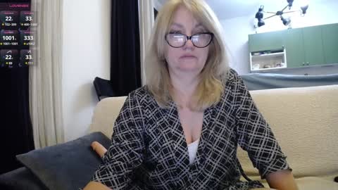 Snapshot of blond_woman chatting on January 31, 9:16 pm Karina online show from January 31, 9:16 pm