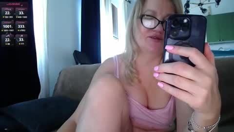 Snapshot of blond_woman chatting on February 9, 10:53 am Karina online show from February 9, 10:53 am