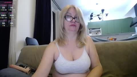 Snapshot of blond_woman chatting on February 20, 9:20 pm Karina online show from February 20, 9:20 pm