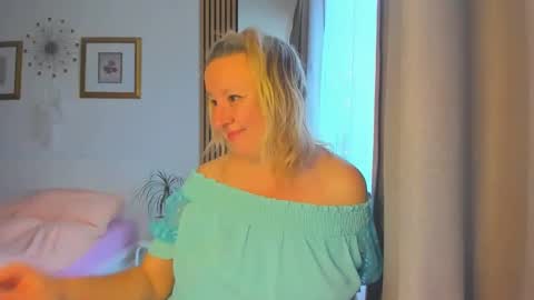 Nicole online show from December 28, 8:37 am