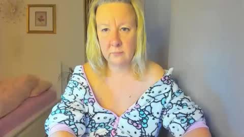 Nicole online show from January 4, 4:22 pm