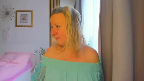 Nicole online show from January 6, 9:19 am