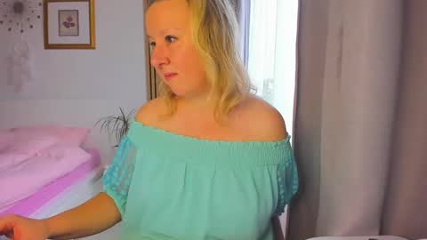 Nicole online show from January 10, 9:23 am
