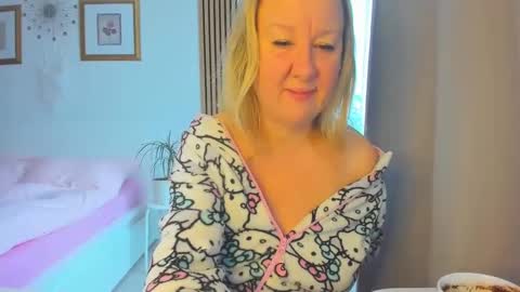 Nicole online show from January 11, 9:15 am