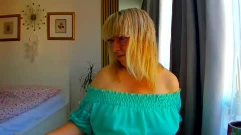 Snapshot of blonde_angel20 chatting on June 22, 3:58 am Nicole online show from June 22, 3:58 am