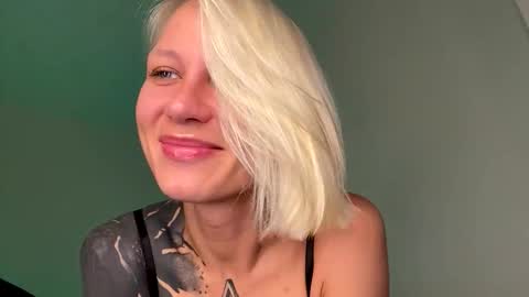 blonde_fuck_couple online show from May 31, 12:19 am