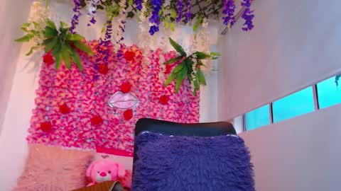 blonde_squirt_ online show from December 20, 7:10 pm