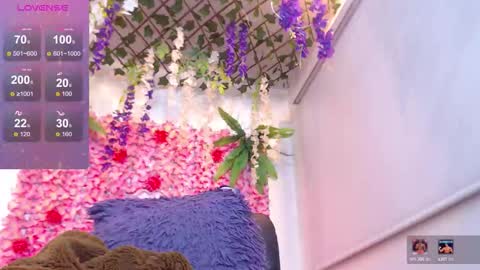 blonde_squirt_ online show from February 6, 10:18 am